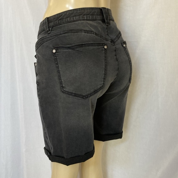 SALE!!! WIT & WISDOM Tummy Control Size 18W Black Vintage Shorts 7” Inseam NWOT - Picture 1 of 7